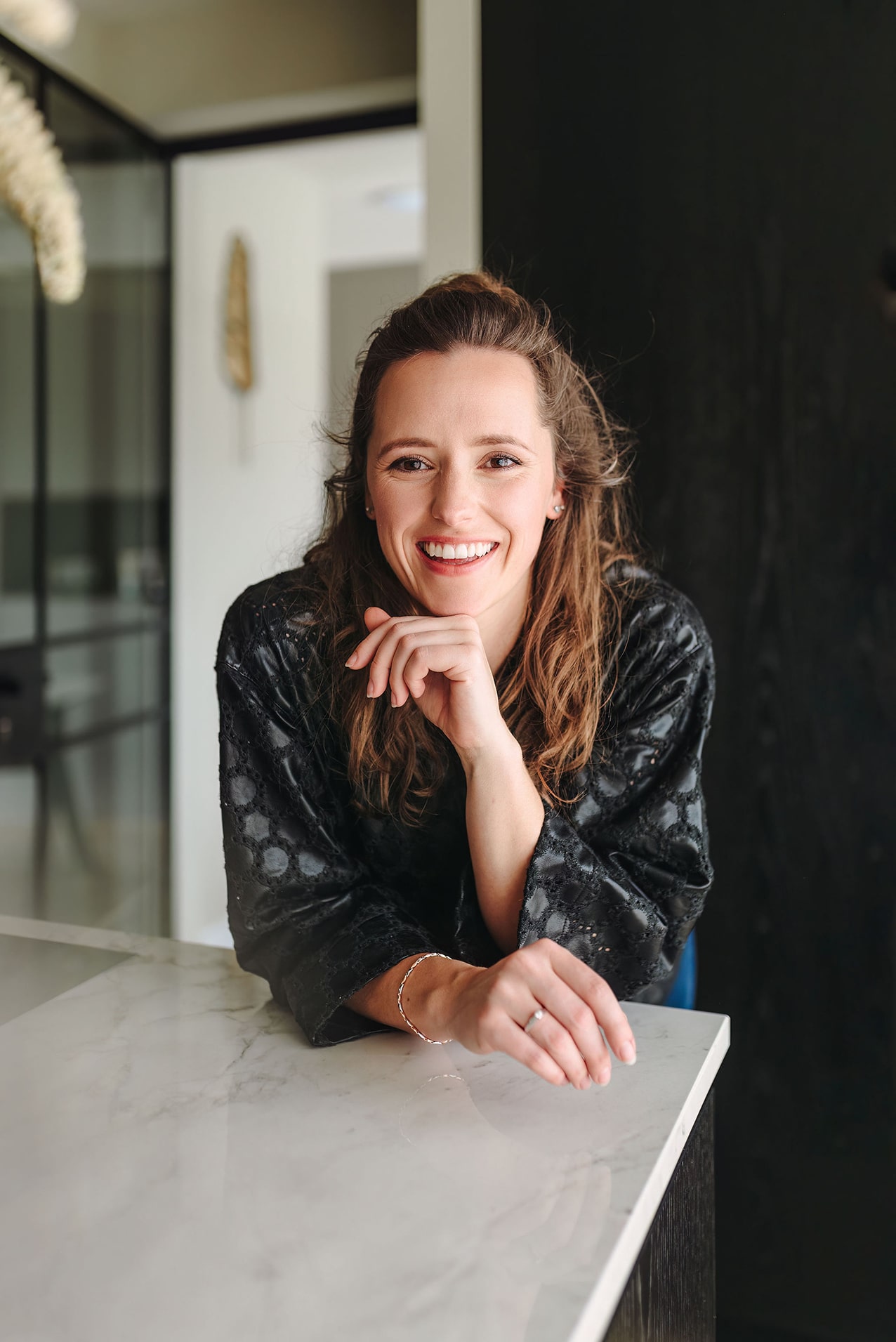 verpakkingsdesigner-retail Als Strategisch Merk- en Verpakkingsontwerper wil ik de wereld een stukje mooier maken. Daarom help ik consumentenmerken, met een duurzame missie, met de ontwikkeling van een sterke visuele identiteit én verpakkingsontwerp. Zodat zij nog meer impact kunnen maken.